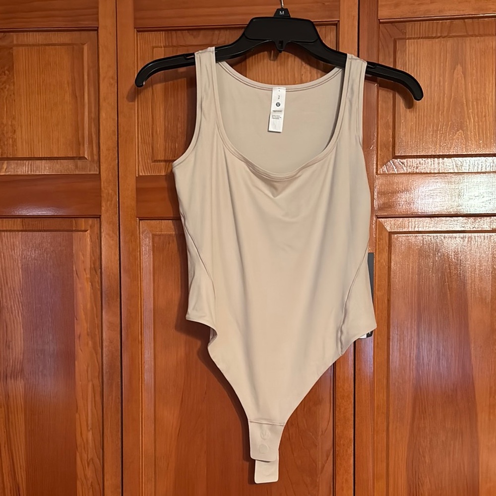 Lululemon wundermost square neck body suit in mojave tan